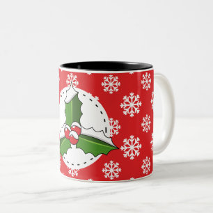 Holly Berry auf Red White Snowflakes Pattern Zweifarbige Tasse