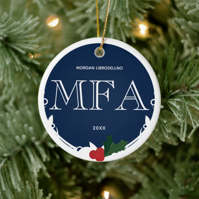 Holly Berry Blue White MFA Abschluss Name Year Keramik Ornament (Baum)