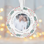 Holly Berry Wreath First Christmas Wedding Foto Ornament<br><div class="desc">Feierliche, elegante Weihnachtsschmuck mit 2 Ihrer Lieblingsszenen, umgeben von einem Kranz aus Heiligen Beeren, grünem Eukalyptus und weißen Blume mit weißem Hintergrund. Der Ornament zeigt "Unser erstes Weihnachten als Herr. & Mrs." in schwarzem Text vorne und hinten. Personalisieren Sie das Ornament durch Hinzufügen Ihrer Fotos, Nachnamen und das Jahr. Perfektes...</div>