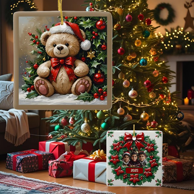 Holly Christmas Bear individuell anpassbar Keramikornament (Von Creator hochgeladen)