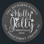 Holly Jolly Rücksendeadresse Christmas Chalkboard Runder Aufkleber<br><div class="desc">Feierliche Weihnachtsfeiertage Holly Jolly Rücksendeadressen-Aufkleber für Sie,  um mit Ihrer eigenen Nachricht,  Jahr,  Familienname und Adresse Details auf einem Chalkboard Hintergrund zu personalisieren. Entwickelt von Thisisnotme©</div>