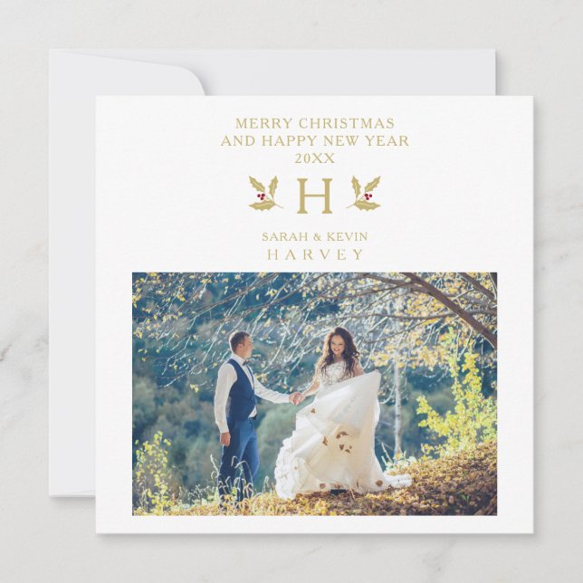 Holly Monogram Initial Christmas Newlyweds Photo (Vorderseite)