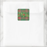 Holly on Christmas Kariert 7 Quadratischer Aufkleber<br><div class="desc">Holly und Beeren auf Weihnachten Karierten Aufkleber.</div>