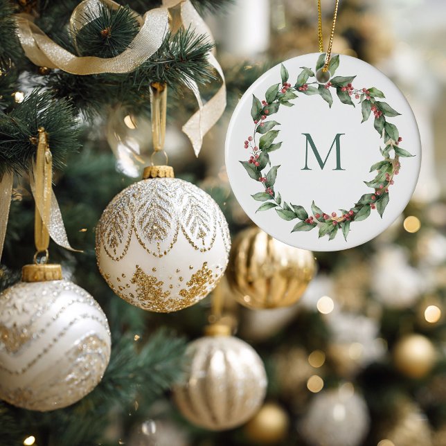 Holly Red Berry Mit Monogramm Wreath Keramik Ornament (Holly Wheat Monogrammed Christmas Ornament)