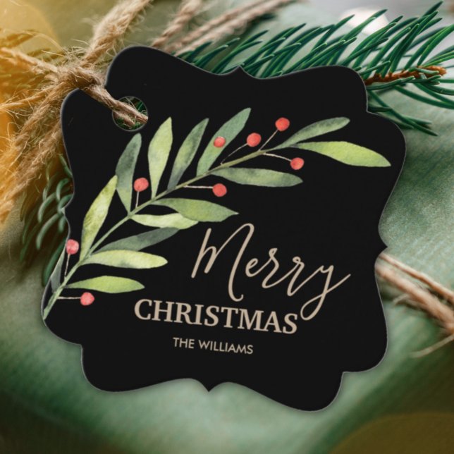Holly und Berries auf der schwarzen frohen Weihnac Geschenkanhänger (Greenery branch and berries Merry Christmas black gift/favor tags personalized with your names)