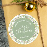 Holly Wreath Christmas Homemade Holiday Baking Runder Aufkleber<br><div class="desc">Erstellen Sie Aufkleber,  um Ihre Weihnachtsferien hausgemachten Waren,  Kekse,  Süßigkeiten,  Leckereien,  Gastgeschenke und mehr mit einem Heilig- und Beerenkranz und Ihre Nachricht in schicken Schriften zu kennzeichnen.</div>