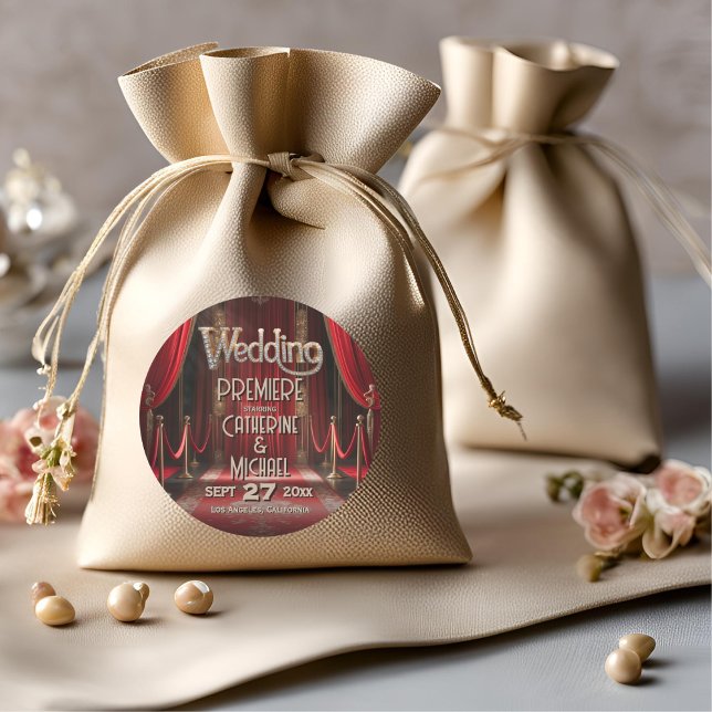 Hollywood Movie Red Carpet Premiere Wedding Runder Aufkleber (Front view red carpet glam celebrity style luxe – Red Carpet Wedding Sticker)