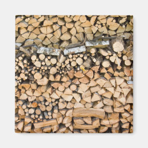 Holz auf einem Rammmagneten Magnet