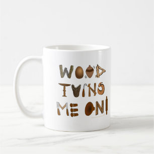 Holz dreht mich auf Woodturning Werkzeugen und Tasse