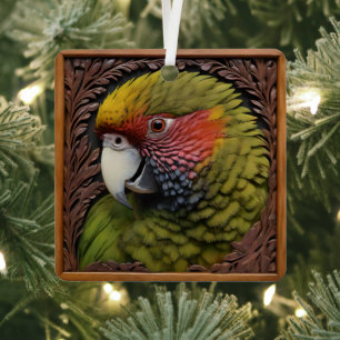 Holz Harmonie: Grünes Lorikeet auf geschnitztem Ho Ornament Aus Metall