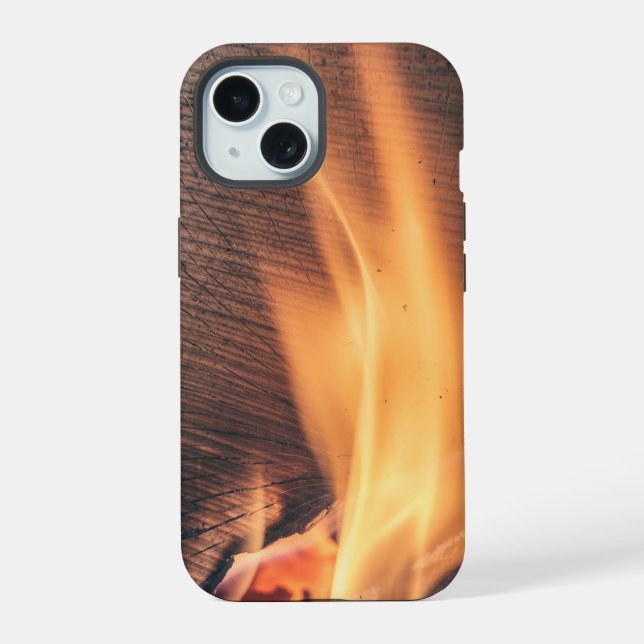 Holz in Flammen iPhone 15 Hülle (Rückseite)
