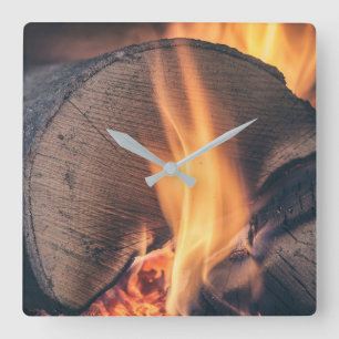 Holz in Flammen Quadratische Wanduhr