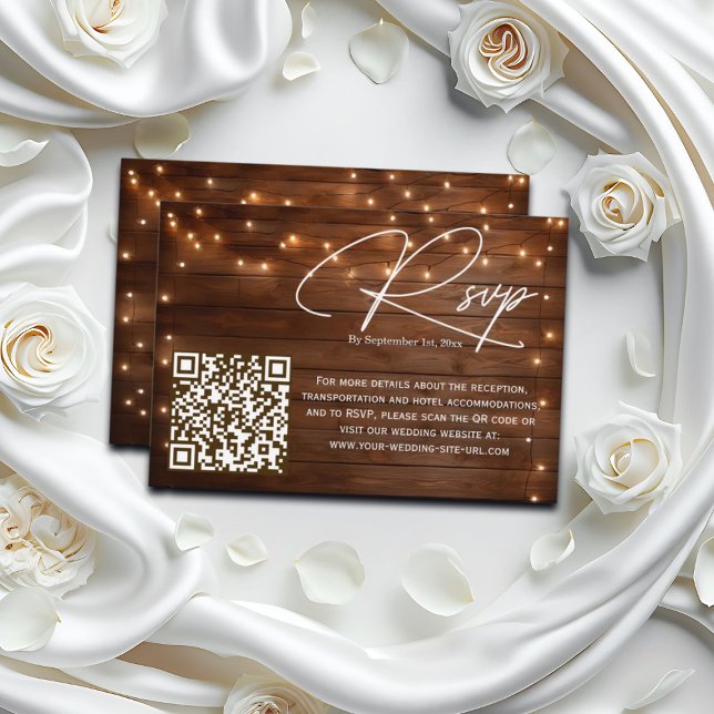 Holz rustikale String Lights QR Code Wedding RSVP Karte (Von Creator hochgeladen)