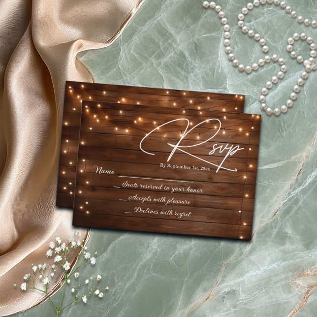 Holz rustikale String Lights Wedding RSVP Karte (Von Creator hochgeladen)