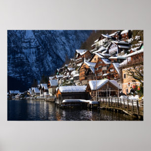 Holzene Häuser am See in Hallstatt, Österreich Poster