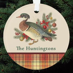 Holzente und festliche Weihnachtsgrün und Karo Ornament