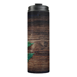 Hölzer mit kleinem Farngras aus Pflanze Thermosbecher