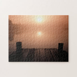 Hölzerne Anlegestelle auf See an Sonnenuntergang   Puzzle