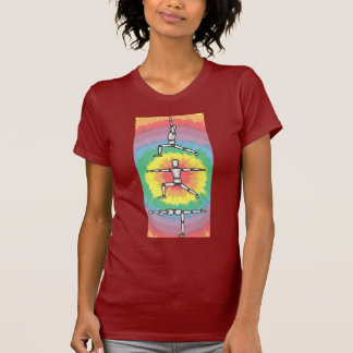 Hölzerne Mann-Posen Rainbow Warrior Yoga T-Shirt