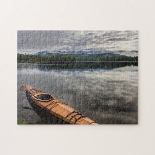 Hölzernes Kayak am Ufer des Beaver Lake Puzzle