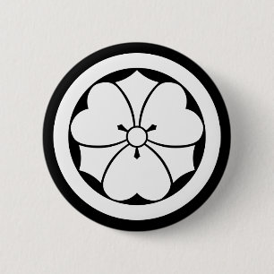 Holzfass mit kreisförmigen Schwertern Button