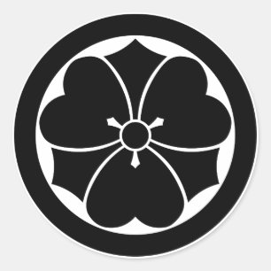 Holzfass mit kreisförmigen Schwertern Runder Aufkleber