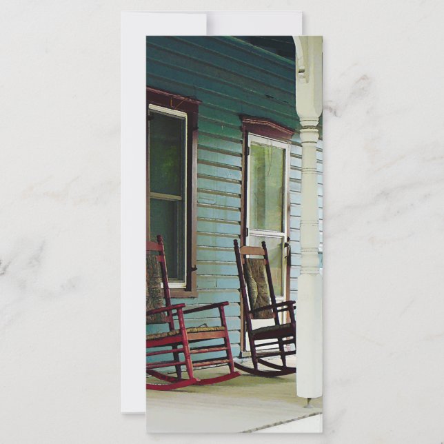 Holzgestühle auf der Veranda (Vorderseite)