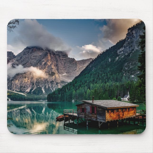 Holzhaus in der Mitte des Sees mit Blick auf die B Mousepad (Vorne)