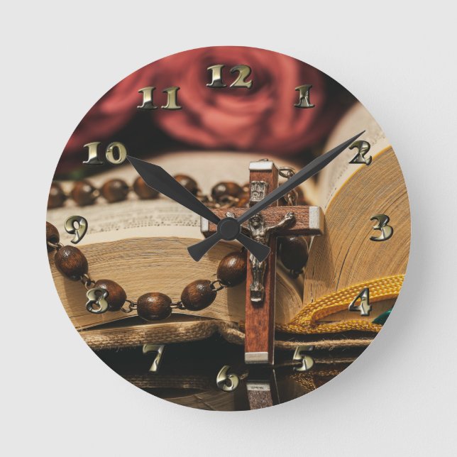 Holzrosary mit Jesus am Kreuz Runde Wanduhr (Vorderseite)