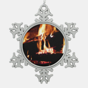 Holzscheite im Kamin Warme Feuerfotografie Schneeflocken Zinn-Ornament