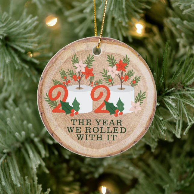 Holzschlitz gerollt mit einem lustigen Toilettenpa Keramik Ornament (Baum)