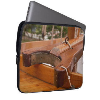 Holzsegelbootbaum mit Joch Laptopschutzhülle