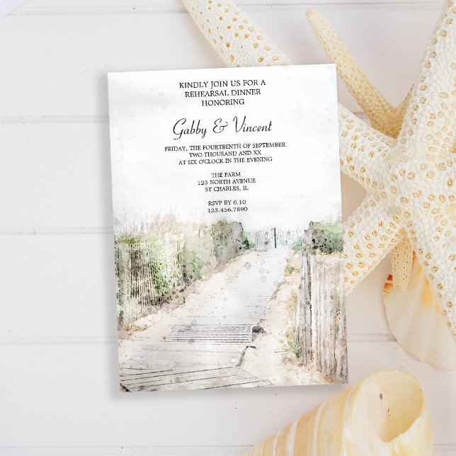 Holzspaziergang zum Probe Beach Einladung (Set the tone for your beach party rehearsal dinner with this coastal invitation.)