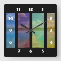 Holzsteg über einer ruhigen Seenlandschaft