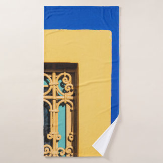 HOLZTÜR MIT BRUSTÜR BADEHANDTUCH