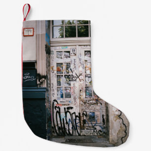 HOLZTÜR MIT HANDSCHRIFTEN KLEINER WEIHNACHTSSTRUMPF