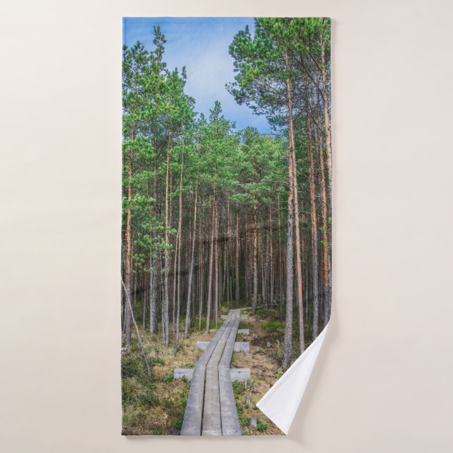 Holzweg im Kiefernwald Badehandtuch (Badehandtuch)