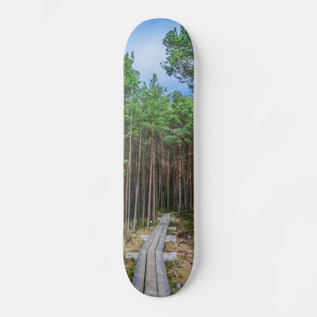 Holzweg im Kiefernwald Skateboard (Vorderseite)