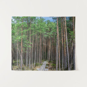Holzweg im Kiefernwald Wandteppich
