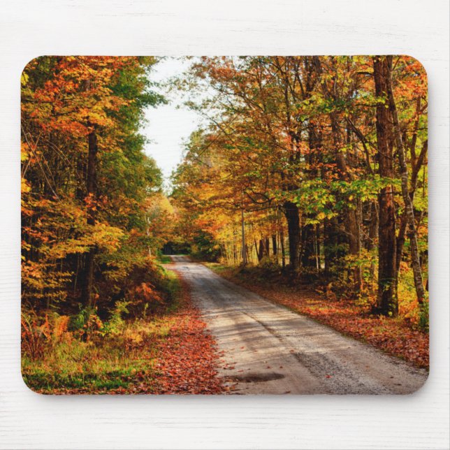 Holzweg mit Laubblätterung Mousepad (Vorne)