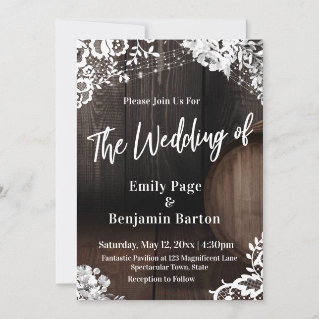 Holzweinfässer leuchten Lässig der Hochzeit von Einladung (Vorderseite)