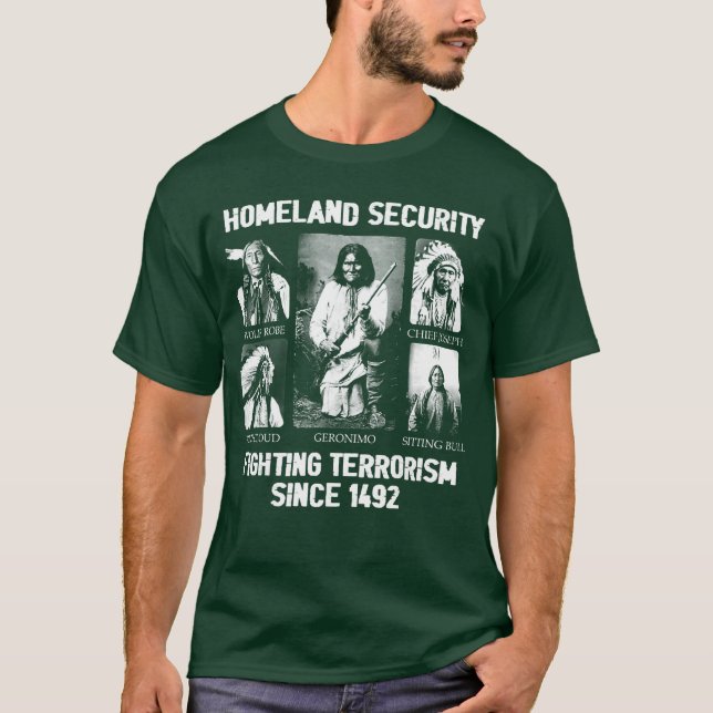 Homeland Security Fightingerrorism Since 1492 fami T-Shirt (Vorderseite)