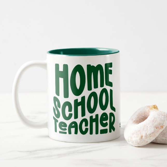 Homeschool Teacher | Green Typography Design Zweifarbige Tasse (Mit Donut)