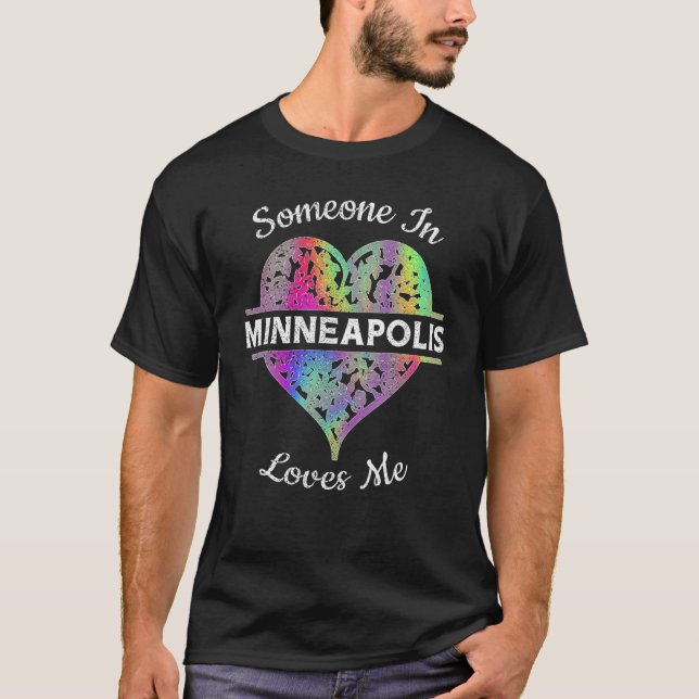 Hometown Rainbow Pride Heart Someone in Minneapoli T-Shirt (Vorderseite)