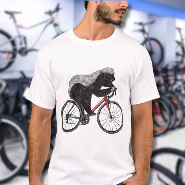 Honey Badger Bicycle Reiten T-Shirt (Funny honey badger cycling on a bicycle a wild animal badass cyclist illustration )