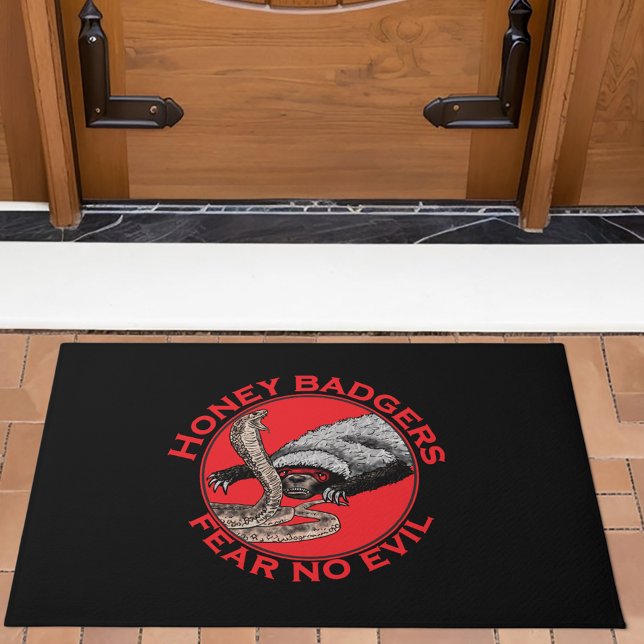 Honey Badger Fußmatte (Honey badgers fear no evil quote red and black doormat funny badass wild animal art)