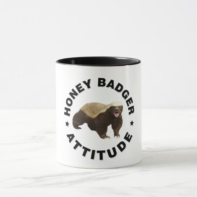 Honey Badger hat Attitude Tasse (Zentrum)