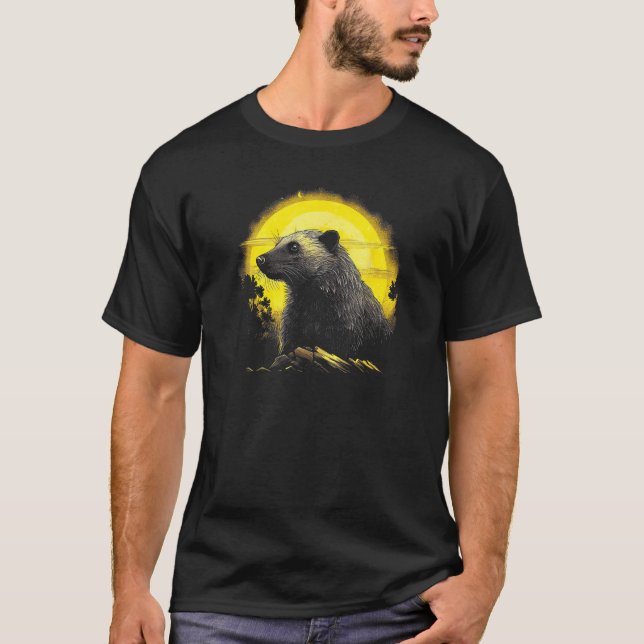 Honey Badger With Full Moon in Background T-Shirt (Vorderseite)