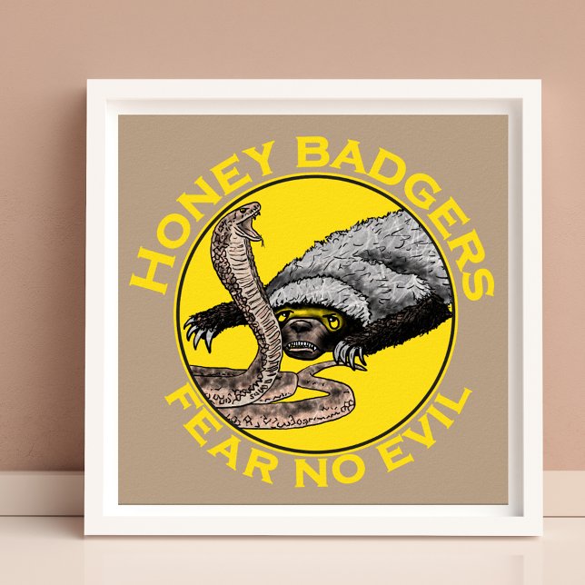 Honey Badgers Federn keine böse gelbe Beängstigend Poster (Honey badgers fear no evil quote with honey badger and Sanskrit illustration poster)