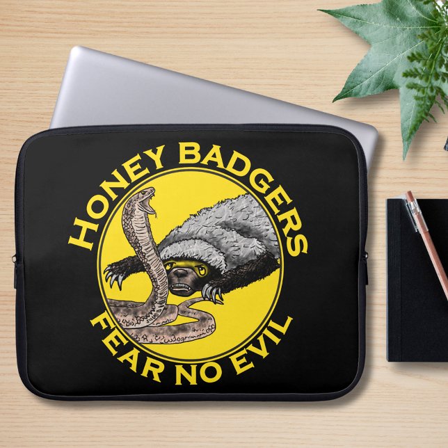 Honey Badgers fürchten kein böses Zitat Laptopschutzhülle (Honey badgers fear no evil quote badass honey verses snake art black and yellow laptop sleeve)